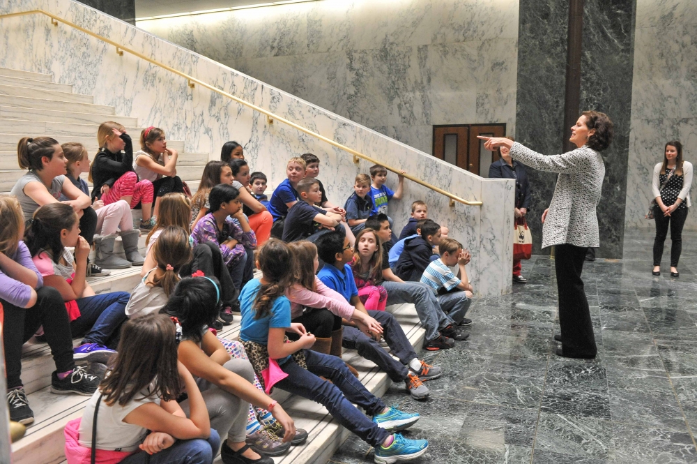 Assemblywoman Fahy meets with students from Glen Worden Elementary School during their spring trip to the Capitol.