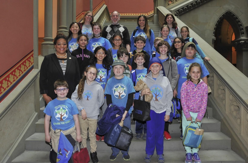 Assemblymember Hunter welcomes students from the Hebrew Day School to the New York State Capitol.